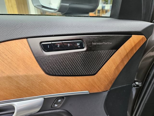 Certified 2024 Volvo XC90 T8 Plus w/ Protection Package Premier AWD/4WD image 20
