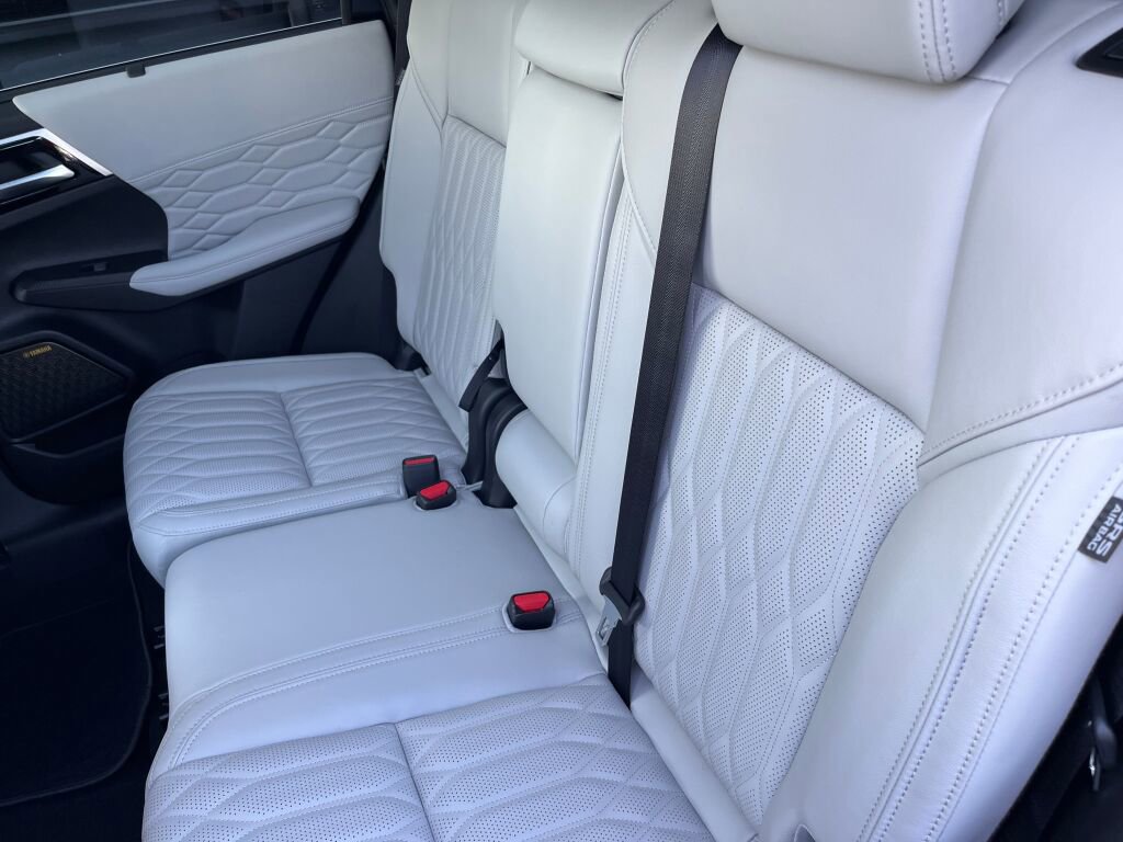New 2025 Mitsubishi Outlander AWD image 24