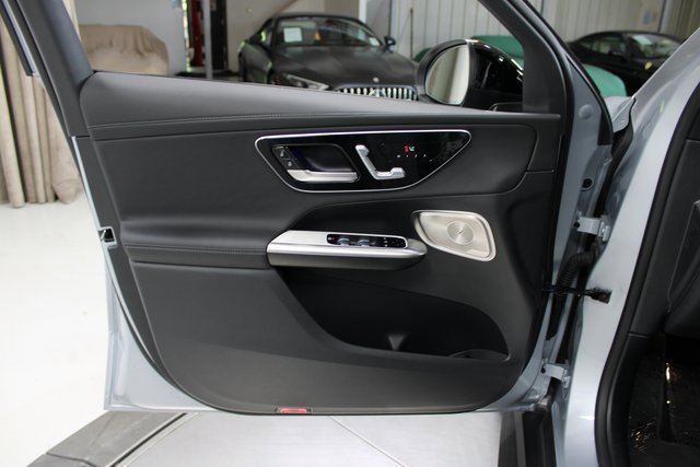 Used 2024 Mercedes-Benz GLC 300 image 41