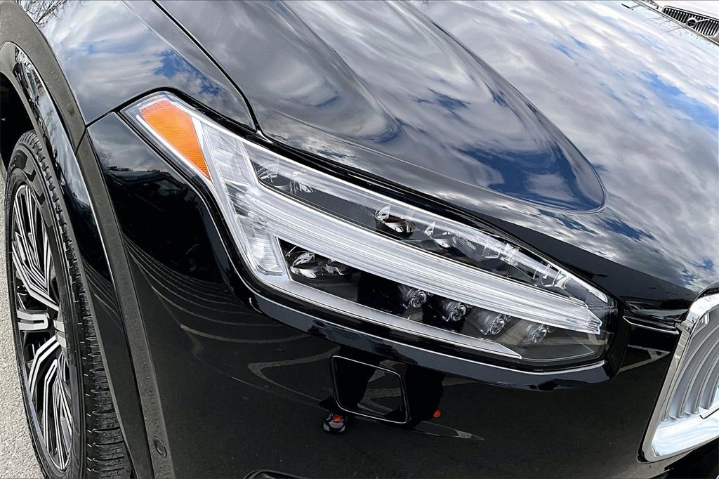 Certified 2023 Volvo XC90 B6 Plus image 32