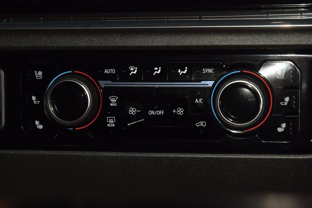 Used 2024 Chevrolet Silverado 2500 High Country w/ Technology Package image 36