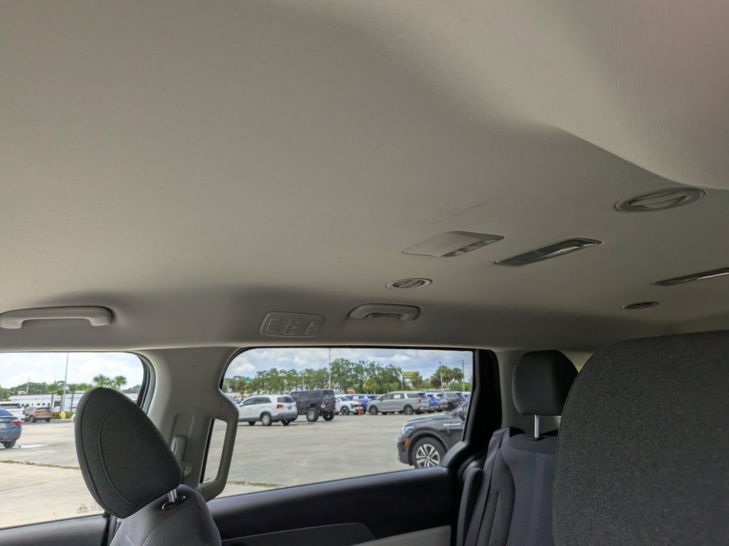 Certified 2024 Kia Carnival LX FWD image 22