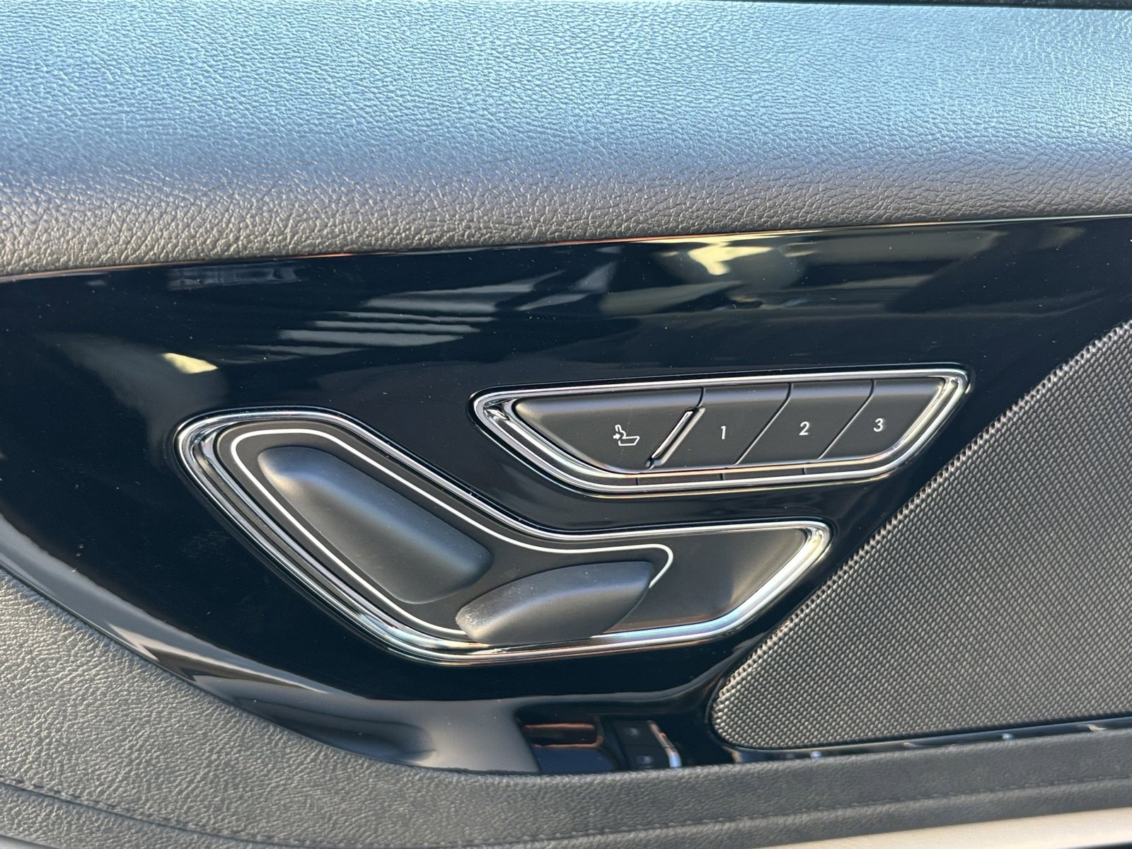 New 2025 Lincoln Aviator 2WD w/ Equipment Group 101A image 24