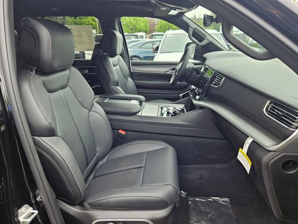 New 2026 Jeep Grand Wagoneer L Limited AWD/4WD image 17
