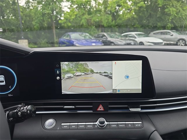 New 2025 Hyundai Elantra Limited image 17