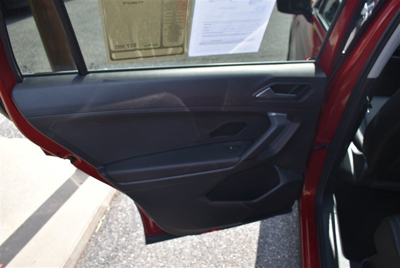 Used 2019 Volkswagen Tiguan SE w/ Panoramic Sunroof Package AWD/4WD image 25