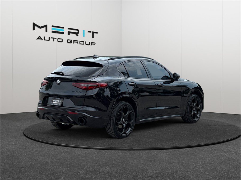 Used 2023 Alfa Romeo Stelvio Estrema AWD/4WD image 9