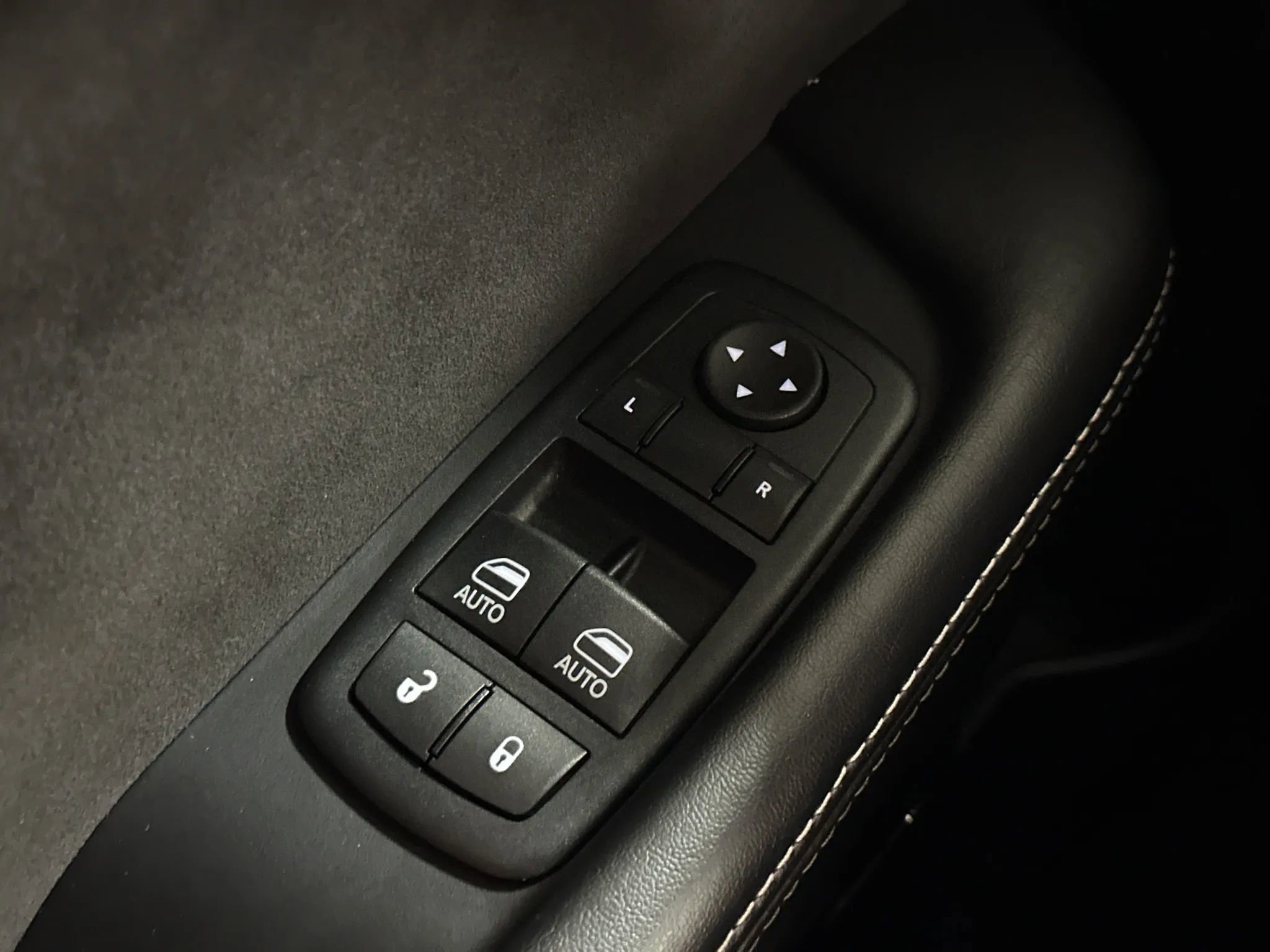 Used 2016 Dodge Challenger SRT Hellcat image 25