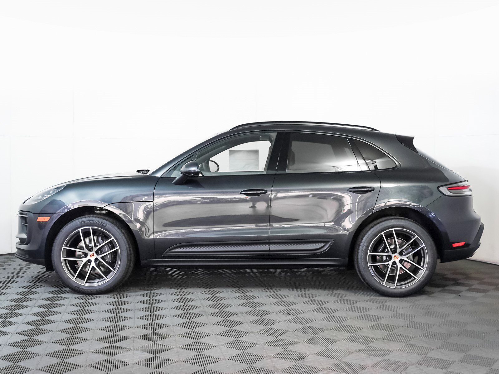 New 2026 Porsche Macan image 2
