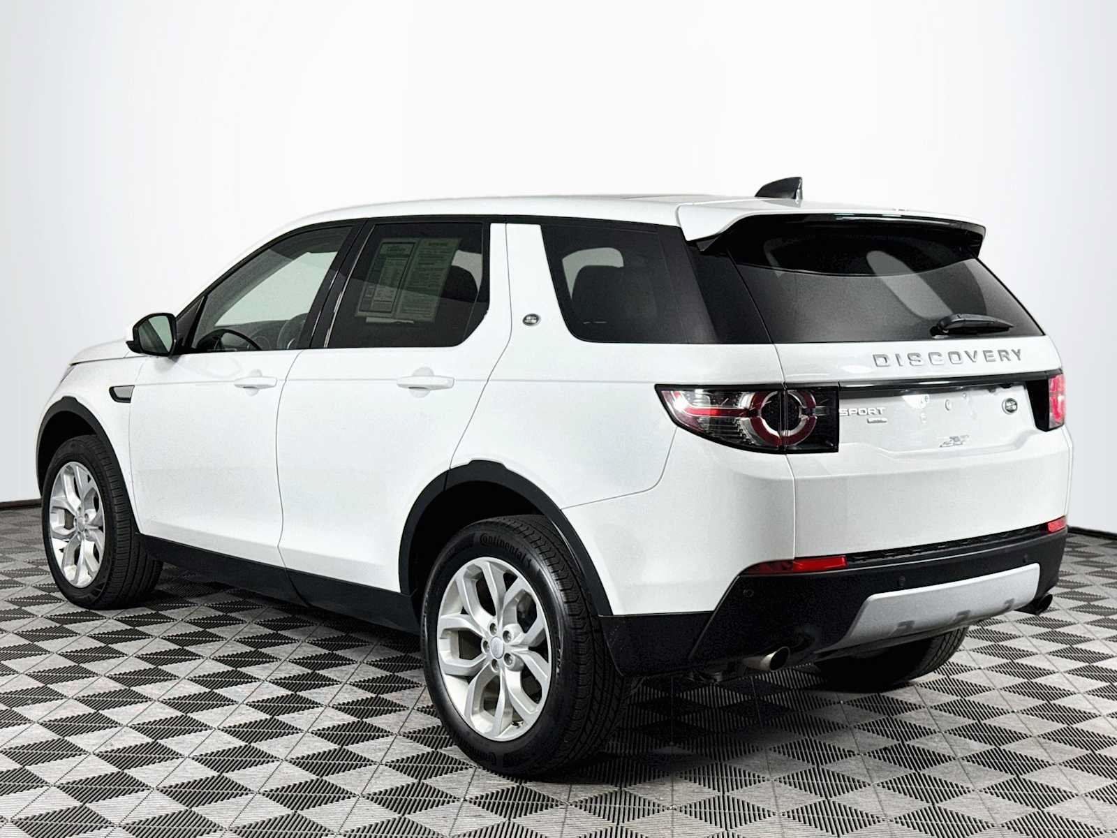 Used 2018 Land Rover Discovery Sport HSE AWD/4WD image 7