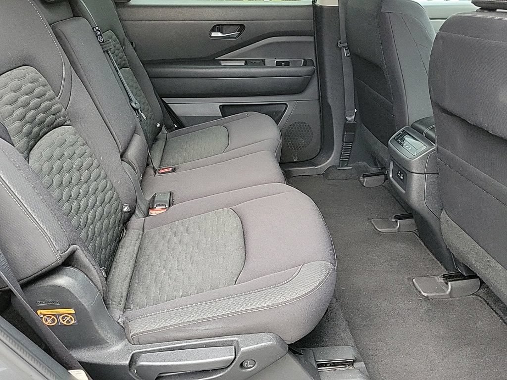 Used 2022 Nissan Pathfinder SV AWD/4WD image 14
