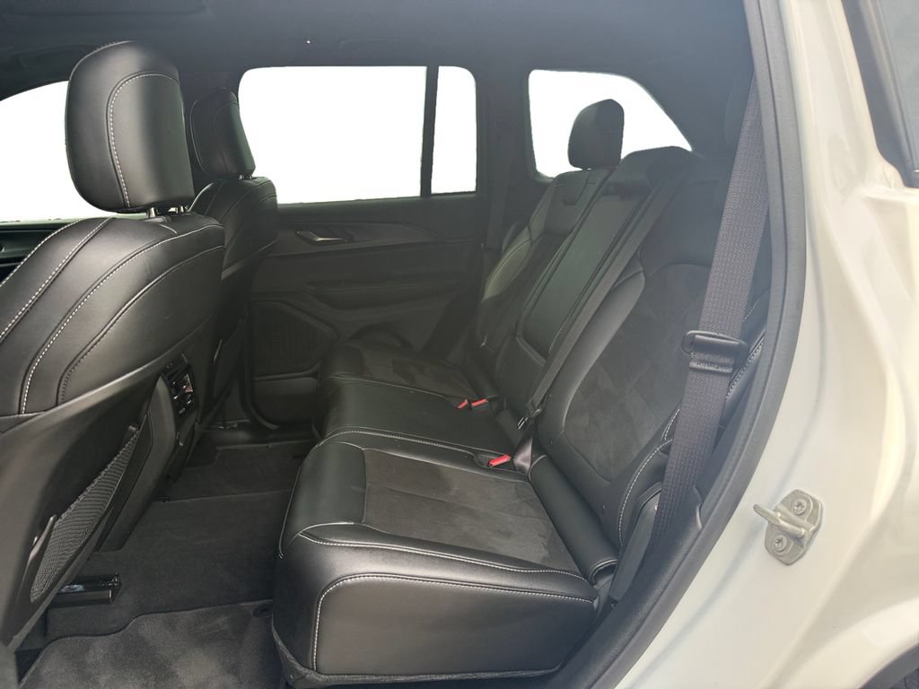 Used 2025 Jeep Grand Cherokee Altitude RWD image 13