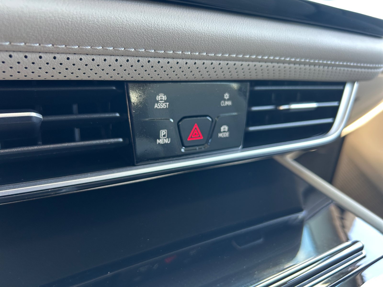 Certified 2026 Volkswagen Atlas SE FWD image 12