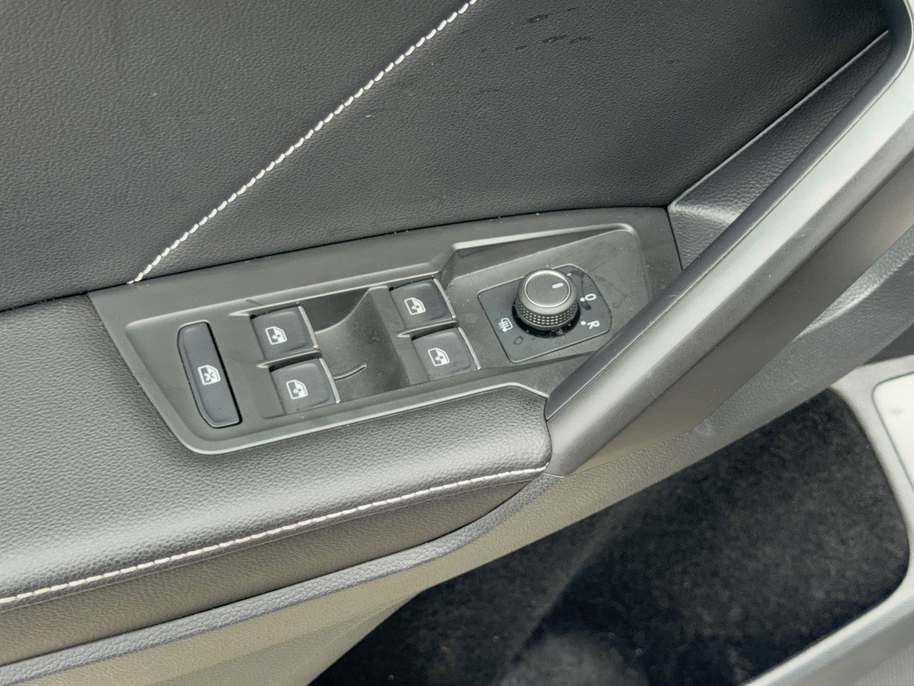 Used 2022 Volkswagen Tiguan SE w/ Panoramic Sunroof Package AWD/4WD image 15