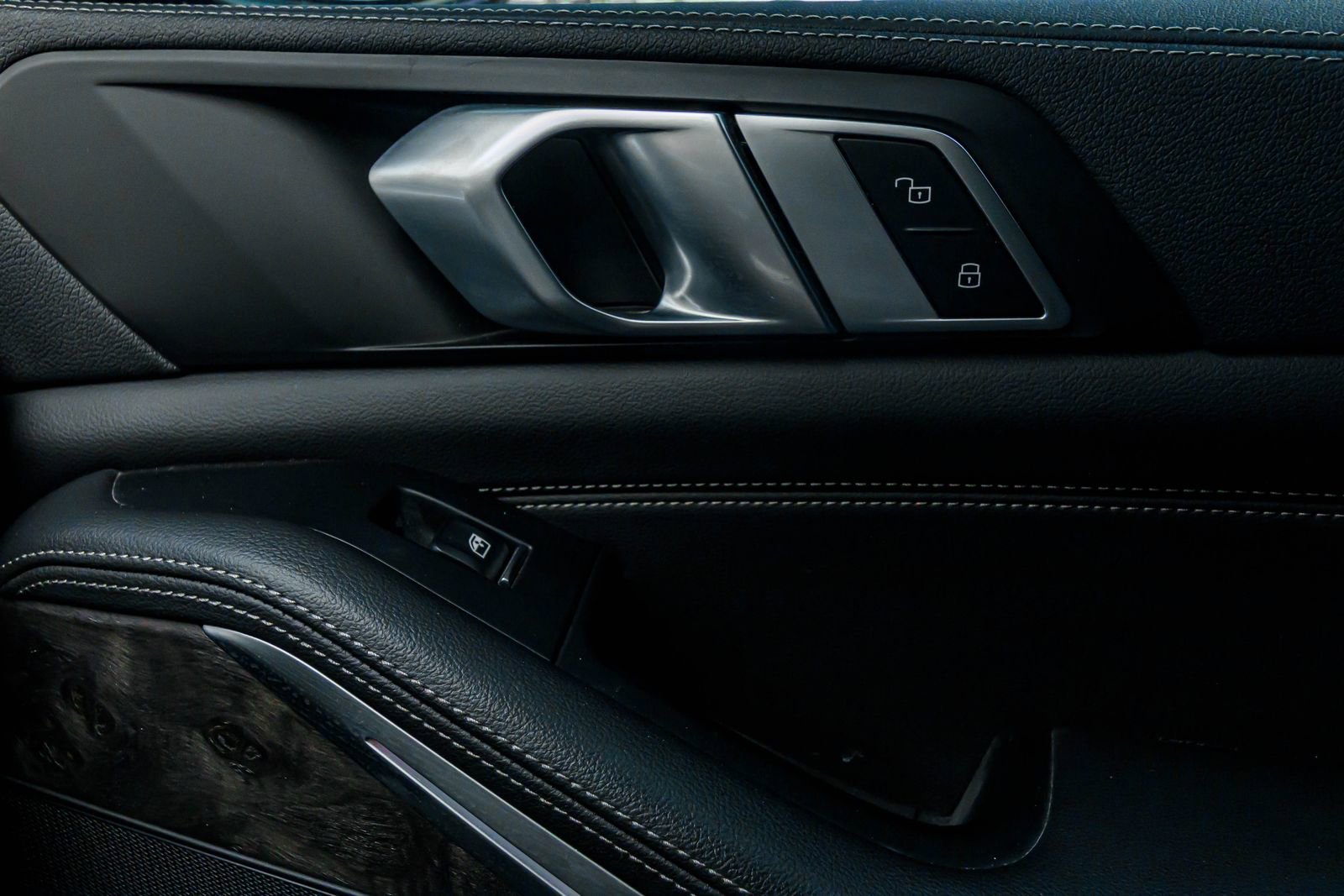 Used 2022 BMW X5 sDrive40i w/ M Sport Package image 24