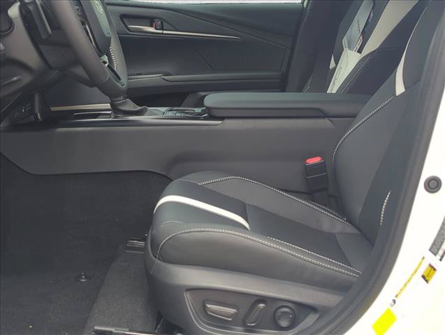 Certified 2025 Toyota Camry SE FWD image 18
