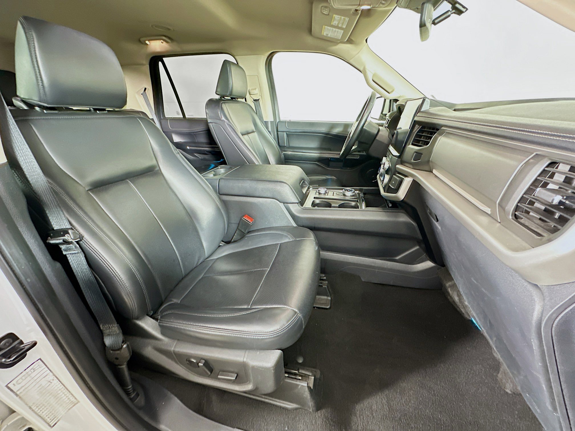 Used 2024 Ford Expedition XLT image 33