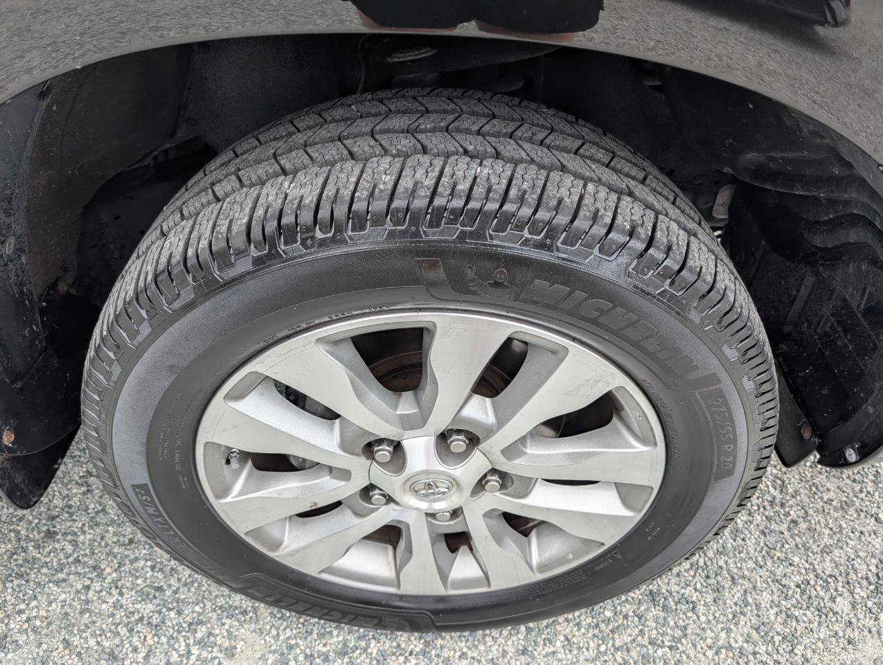 Used 2016 Toyota Sequoia Limited w/ Safety & Convenience Package AWD/4WD image 4