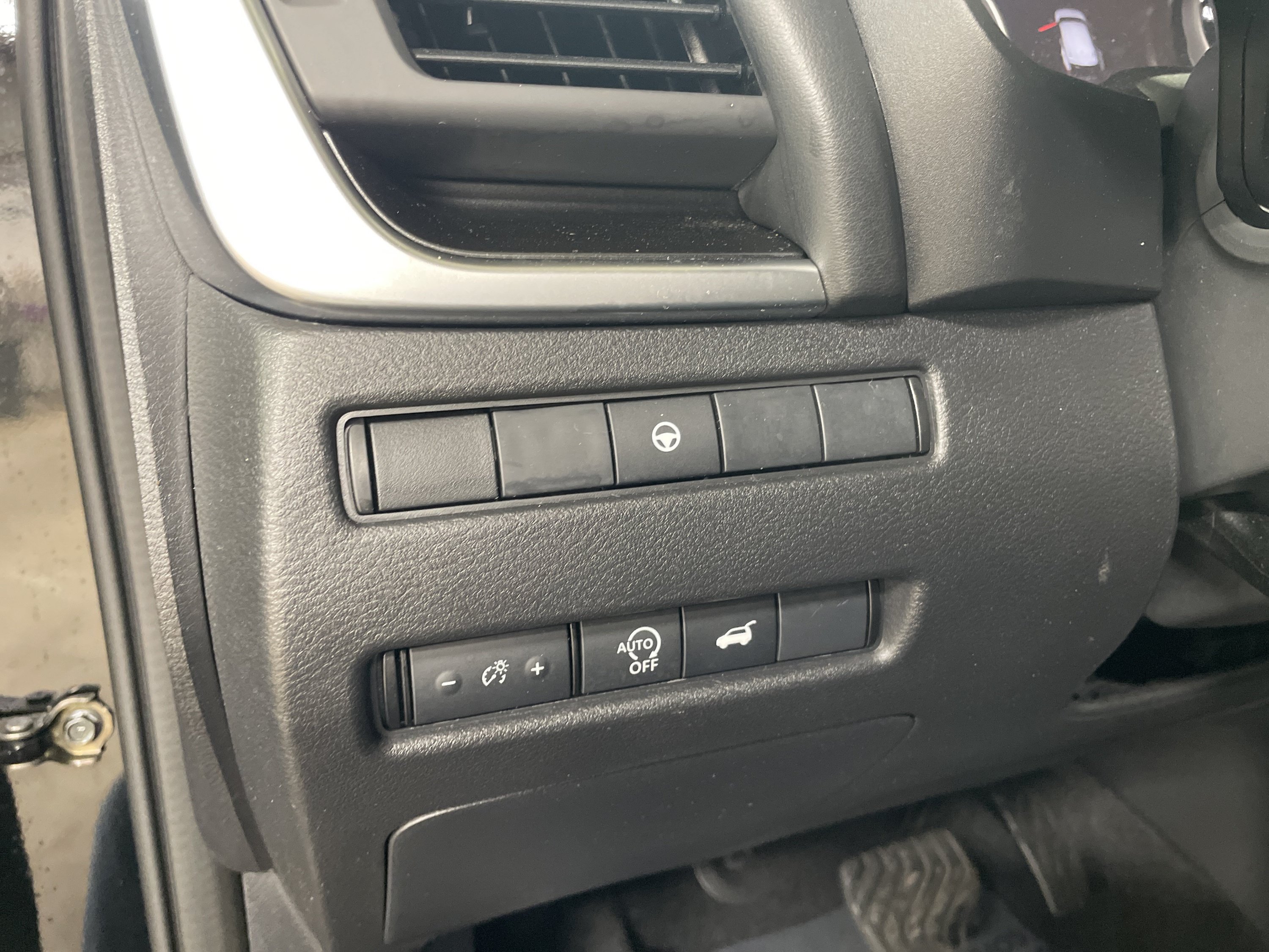 Used 2026 Nissan Rogue SV AWD/4WD image 18