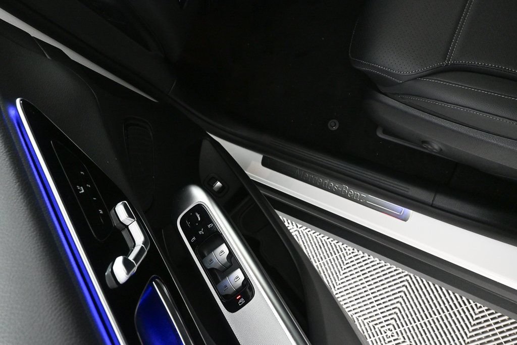 New 2025 Mercedes-Benz GLC 300 4MATIC image 9