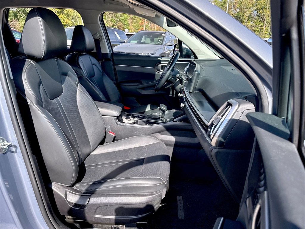 Used 2024 Kia Sorento S image 33