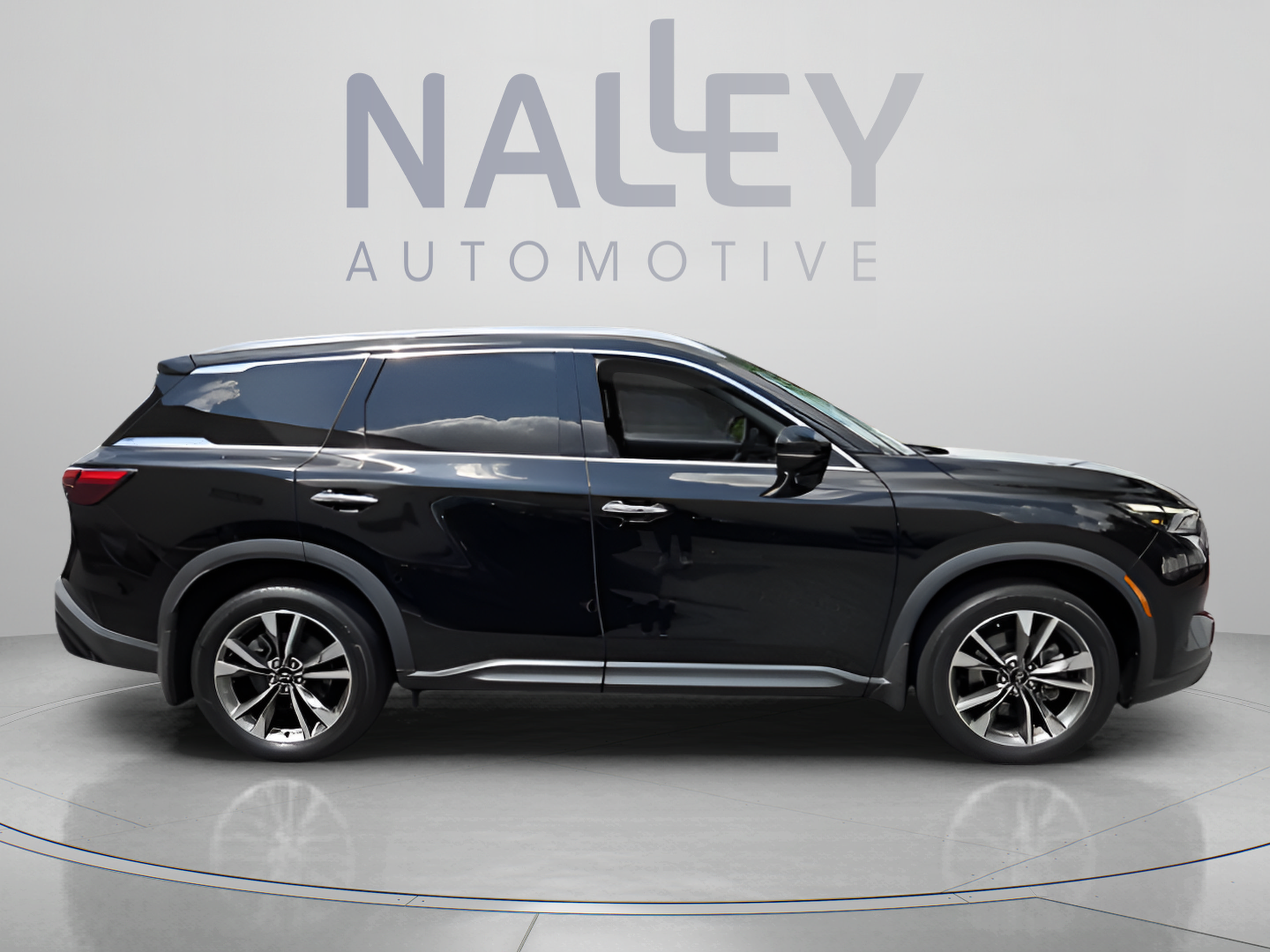 Used 2023 INFINITI QX60 Luxe w/ Cargo Package FWD image 6