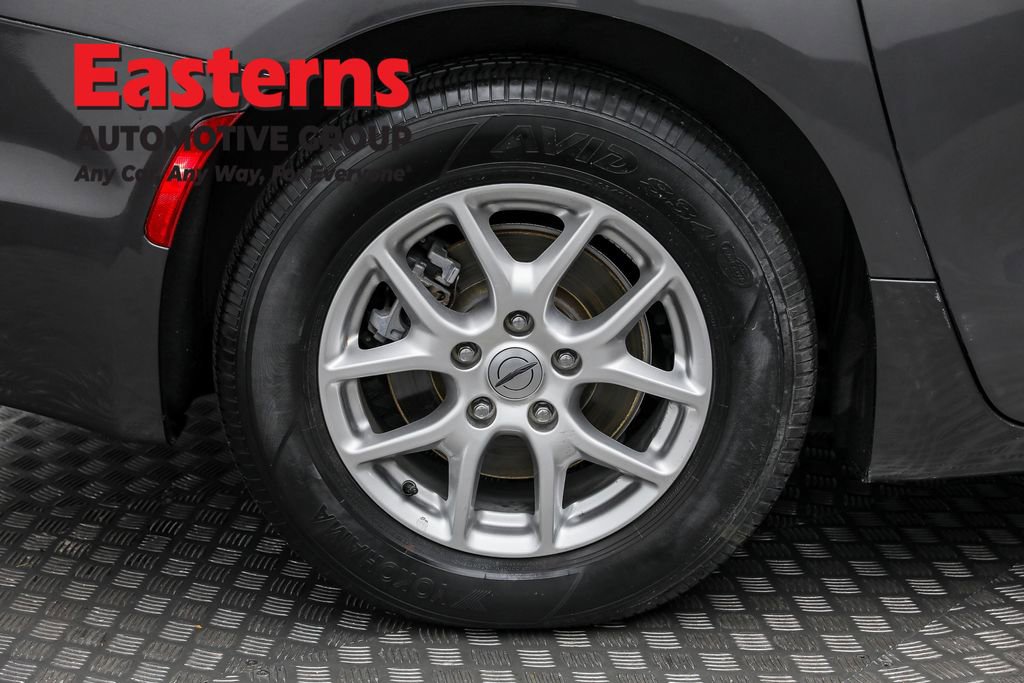 Used 2023 Chrysler Pacifica Touring-L image 29