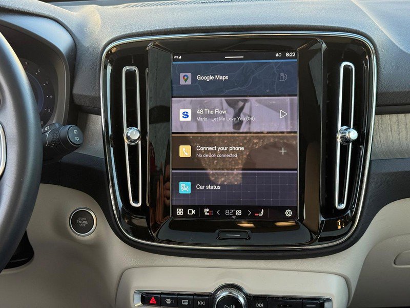 Certified 2023 Volvo XC40 B5 Ultimate w/ Protection Package Premier image 14