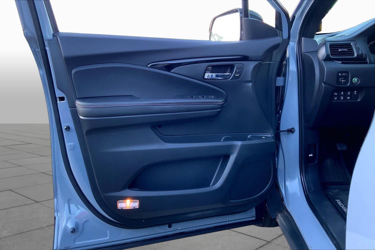 Certified 2025 Honda Ridgeline Black Edition image 22