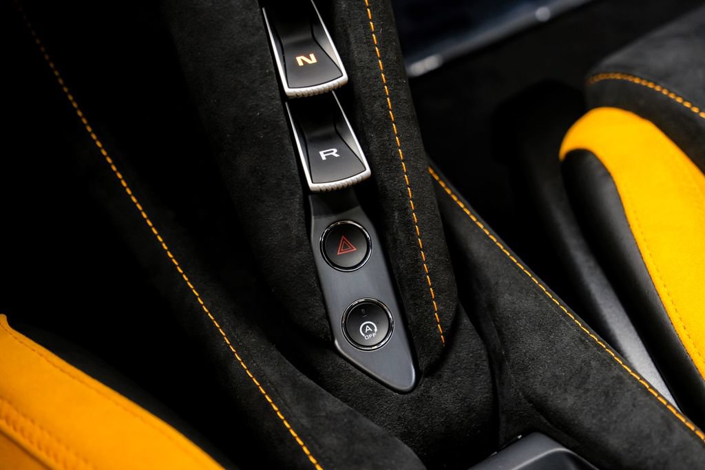 Used 2026 McLaren 750S Spider RWD image 28