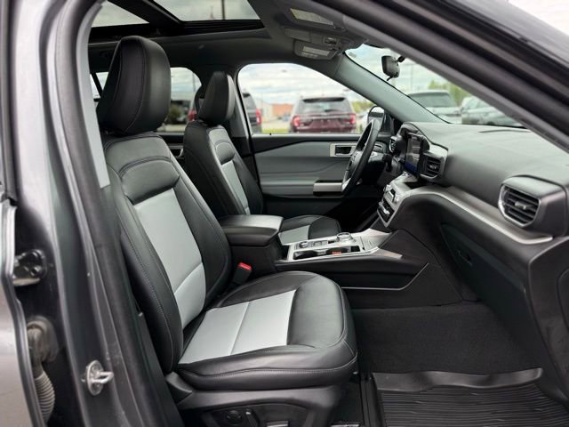 Used 2023 Ford Explorer XLT w/ Equipment Group 202A AWD/4WD image 19