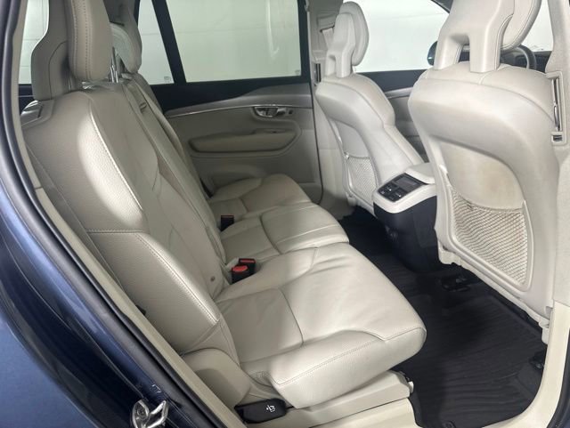 Used 2022 Volvo XC90 T5 Momentum w/ Climate Package AWD/4WD image 18