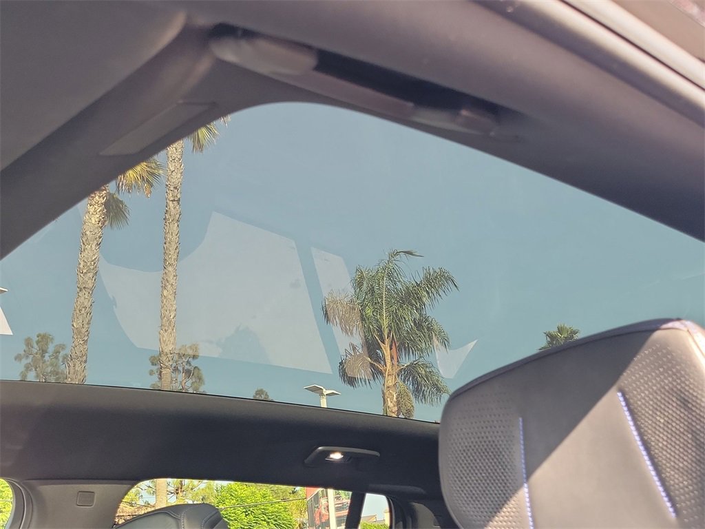 Used 2025 Cadillac Escalade IQ Sport 1 w/ LPO, ONYX Package image 17