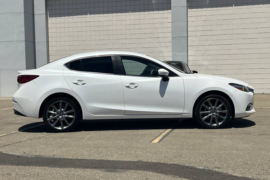 Used 2018 MAZDA MAZDA3 Touring FWD image 3