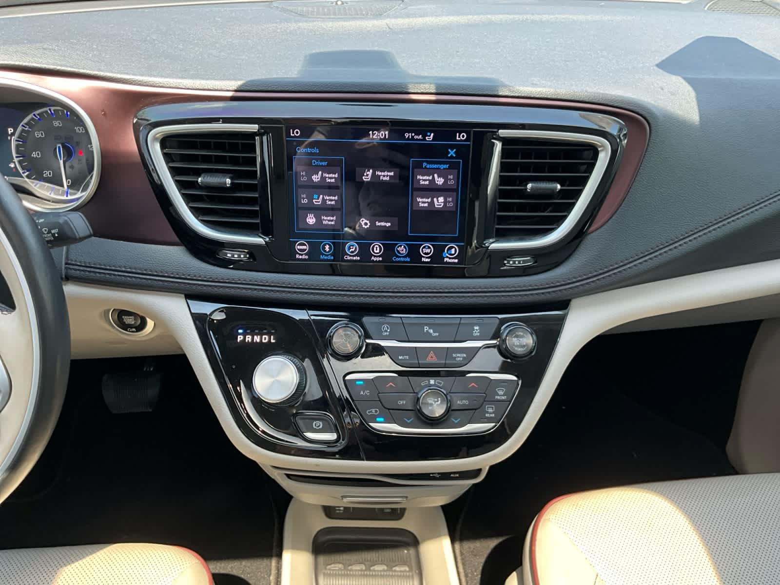Used 2018 Chrysler Pacifica Limited FWD image 11