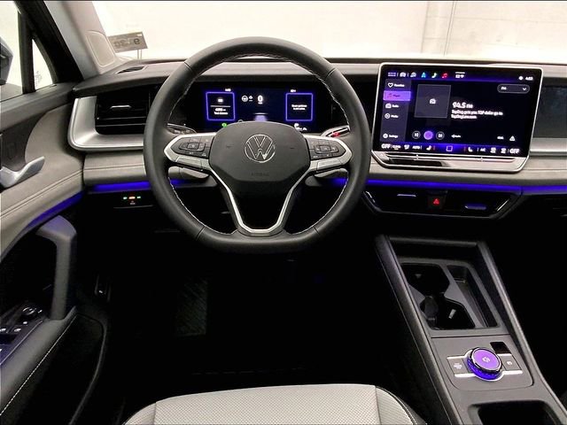 Certified 2025 Volkswagen Tiguan SE w/ Panoramic Sunroof Package image 11