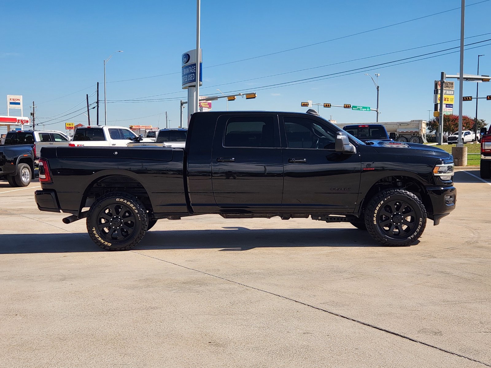 Used 2024 RAM 2500 Laramie w/ Night Edition AWD/4WD image 7