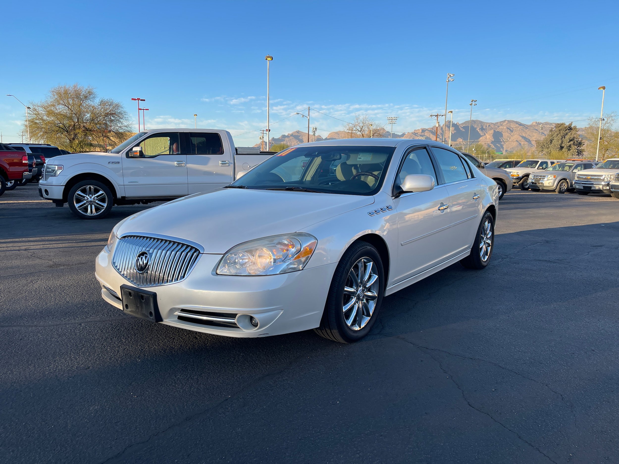 Used 2011 Buick Lucerne Super FWD image 1