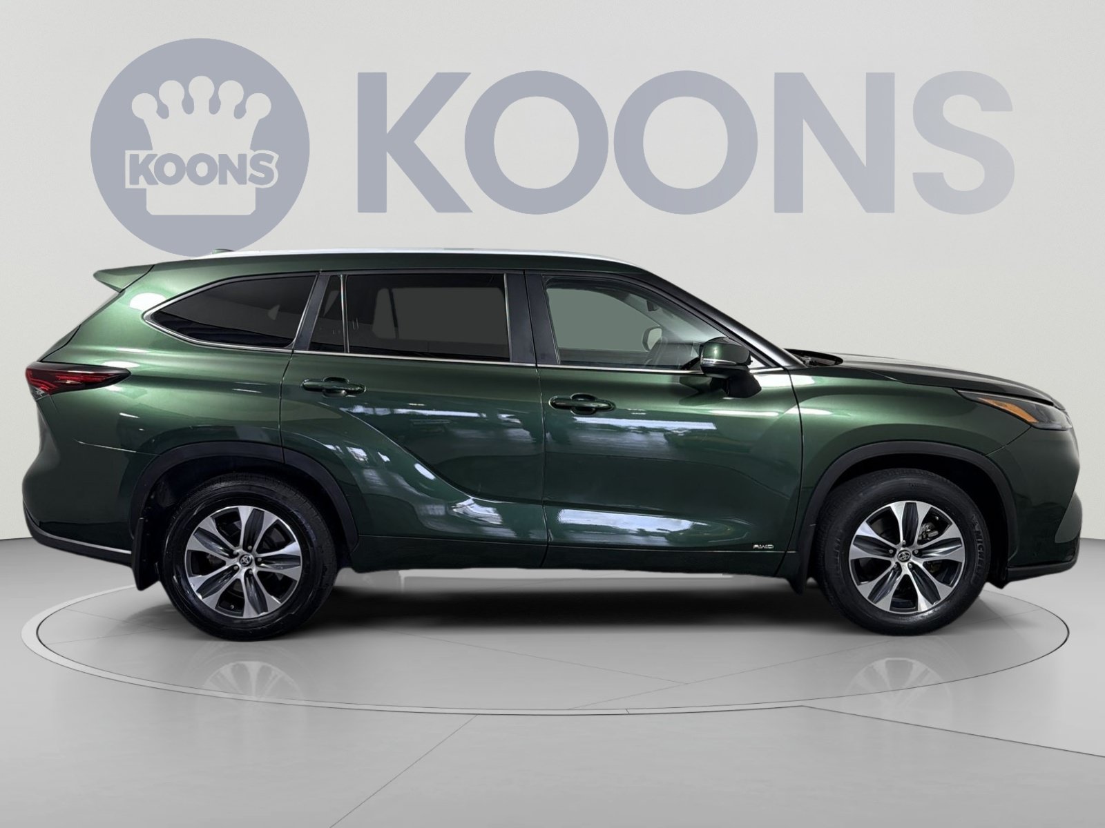 Used 2024 Toyota Highlander XLE AWD/4WD image 8