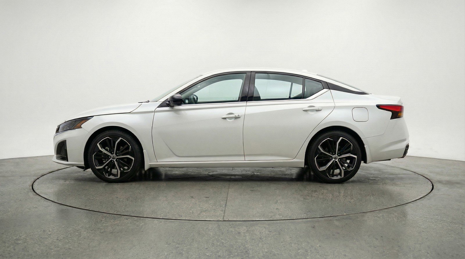 Used 2025 Nissan Altima 2.5 SR FWD image 5
