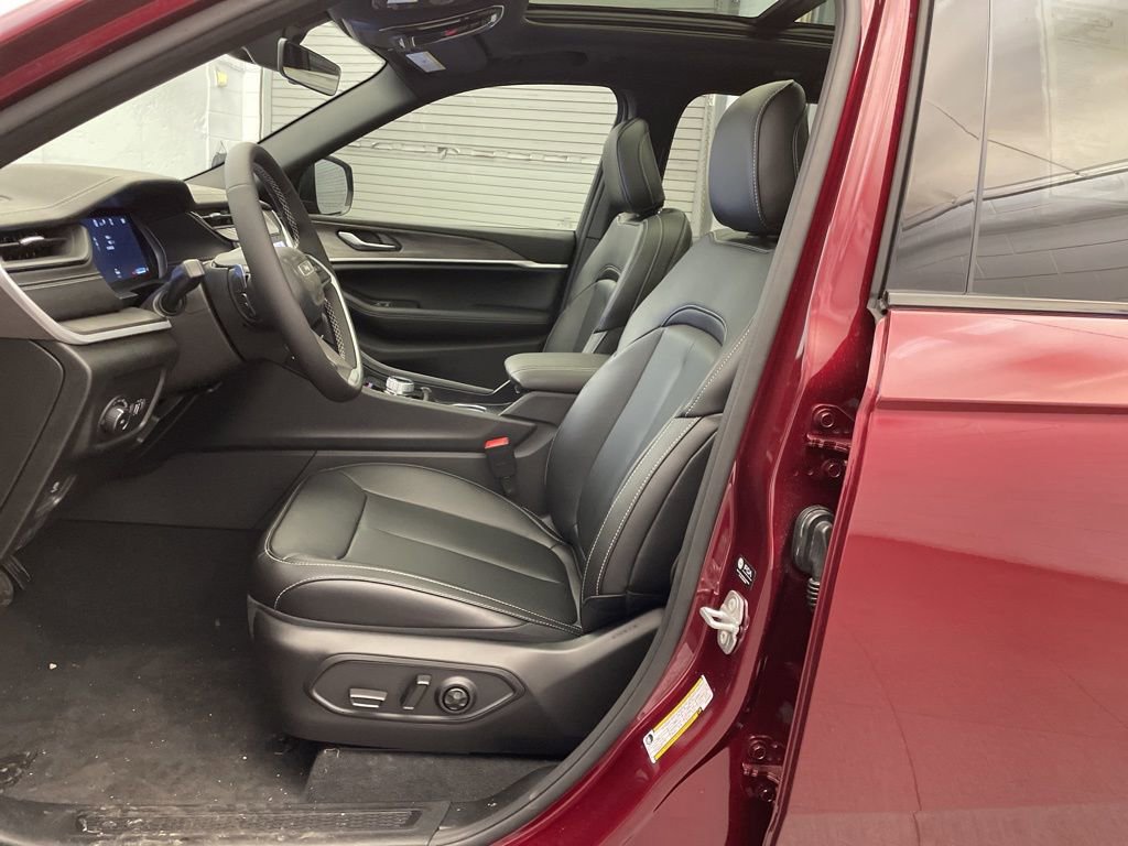 New 2026 Jeep Grand Cherokee Limited w/ Limited Altitude Package image 16