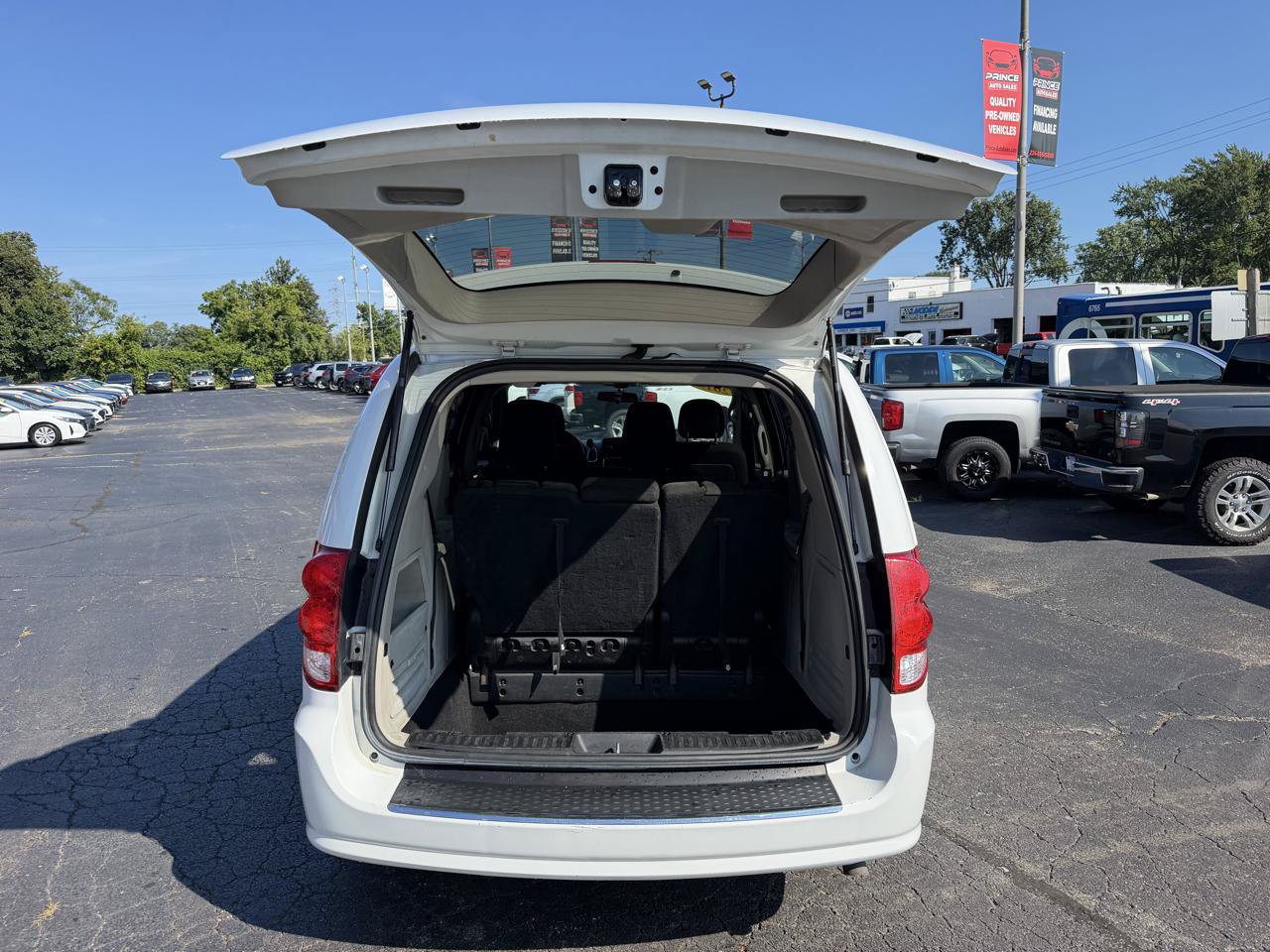 Used 2015 Dodge Grand Caravan American Value Package FWD image 11