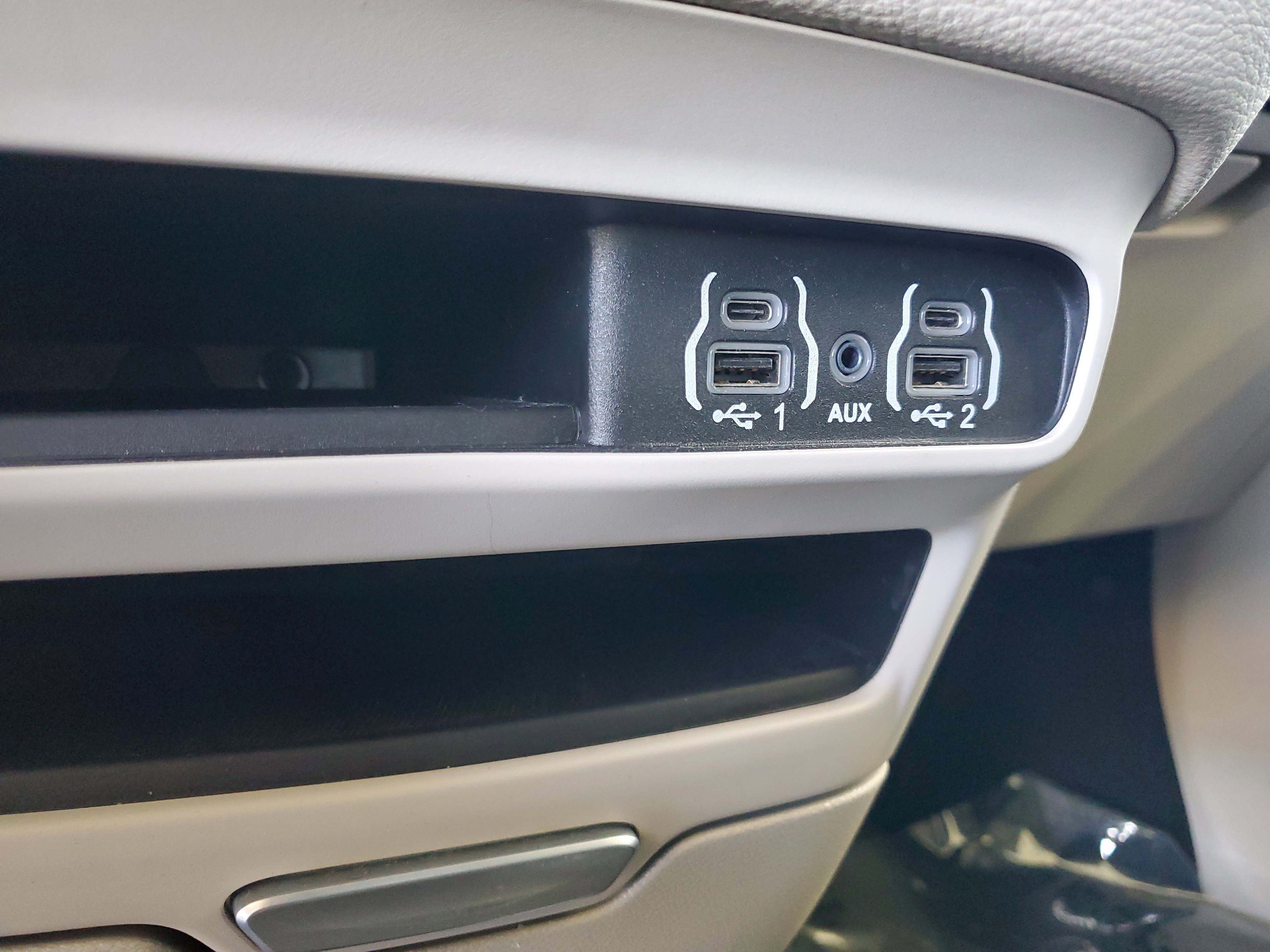 Certified 2023 Chrysler Pacifica Touring-L FWD image 30