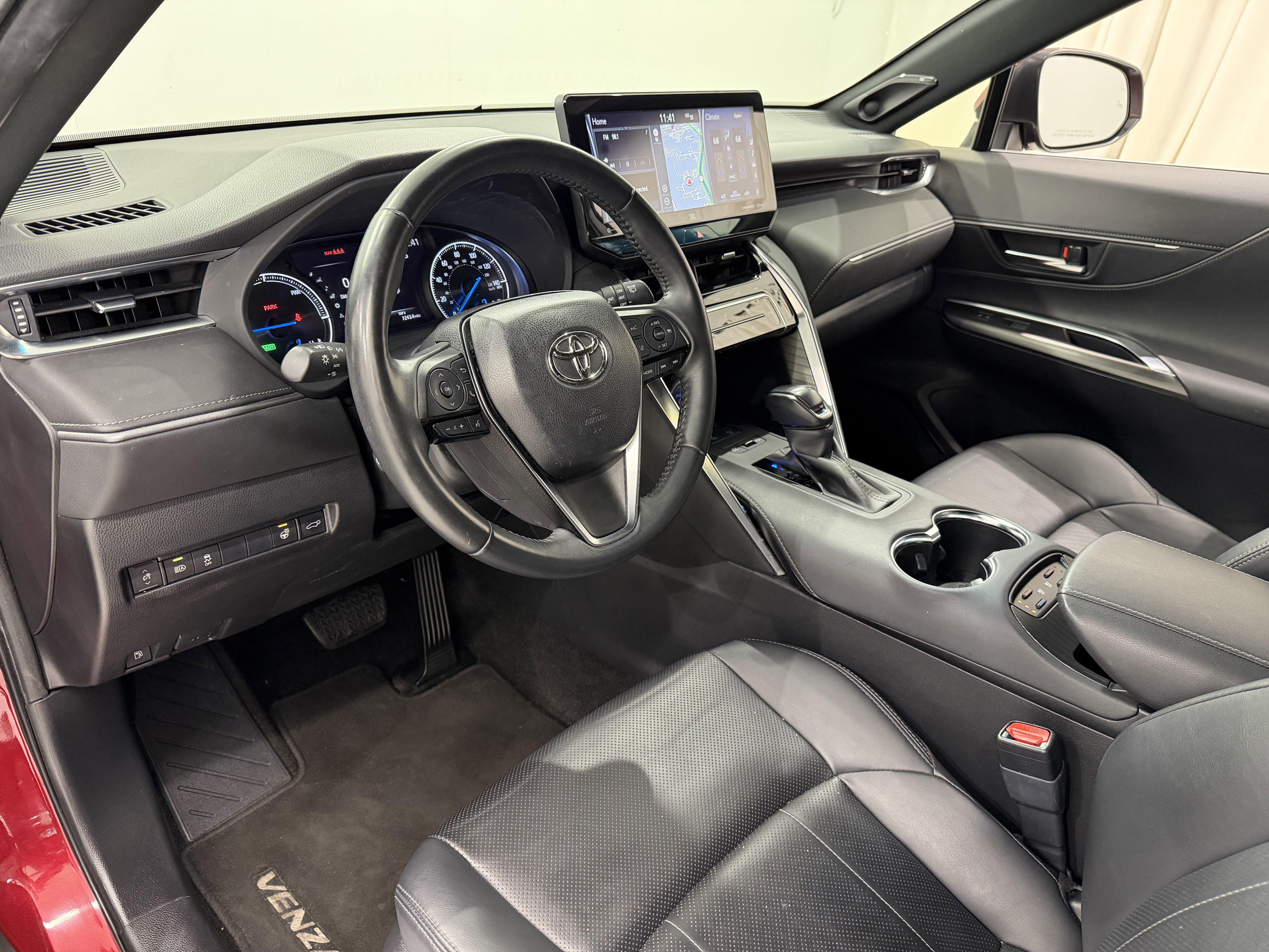 Used 2021 Toyota Venza XLE w/ Softex Package image 4