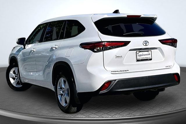 Used 2023 Toyota Highlander LE AWD/4WD image 4