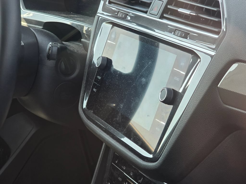 Used 2023 Volkswagen Tiguan SE w/ Panoramic Sunroof Package FWD image 14
