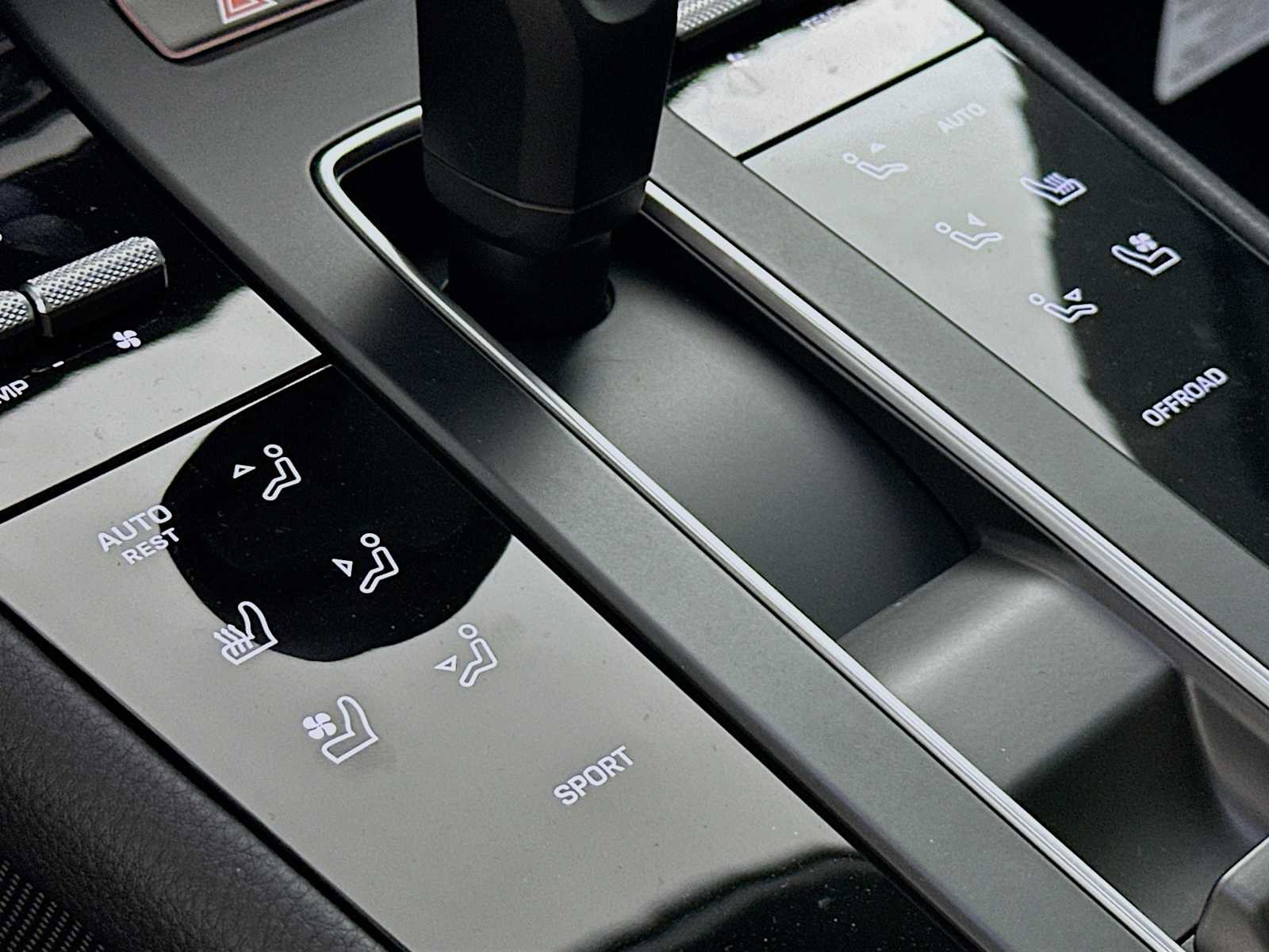 New 2026 Porsche Macan image 21