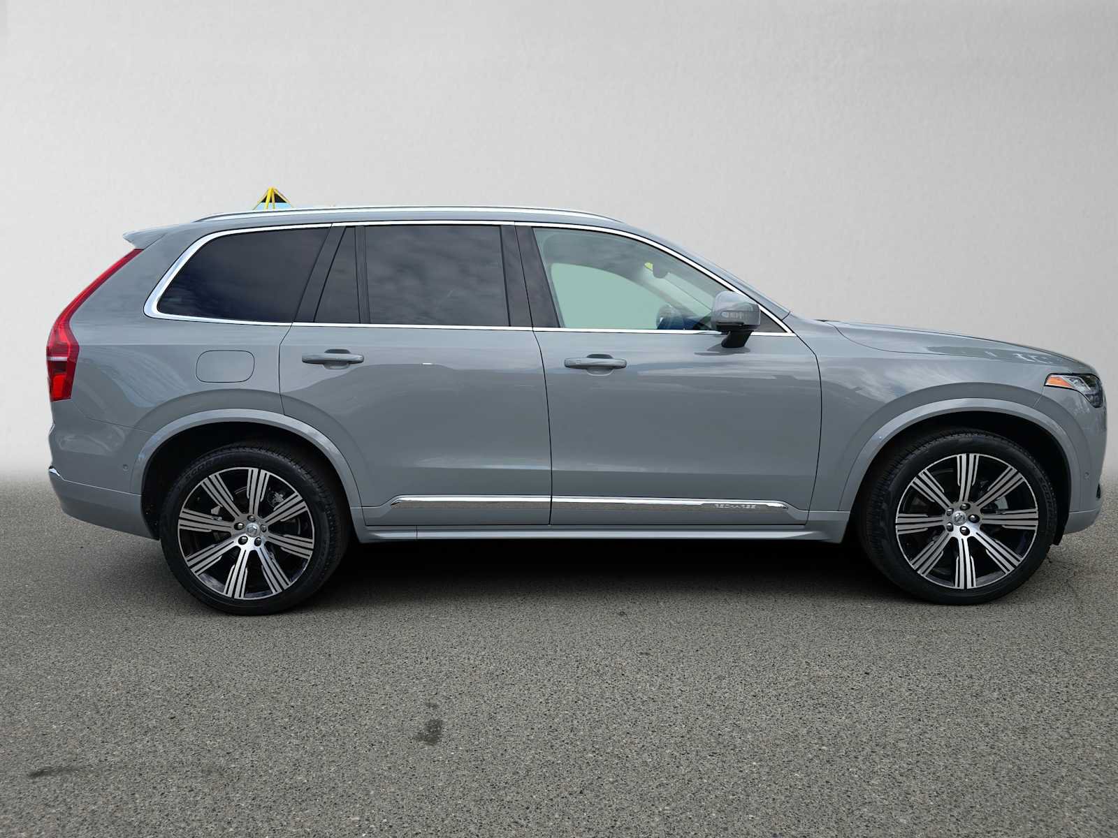 Used 2024 Volvo XC90 T8 Plus w/ Protection Package Premier AWD/4WD image 3