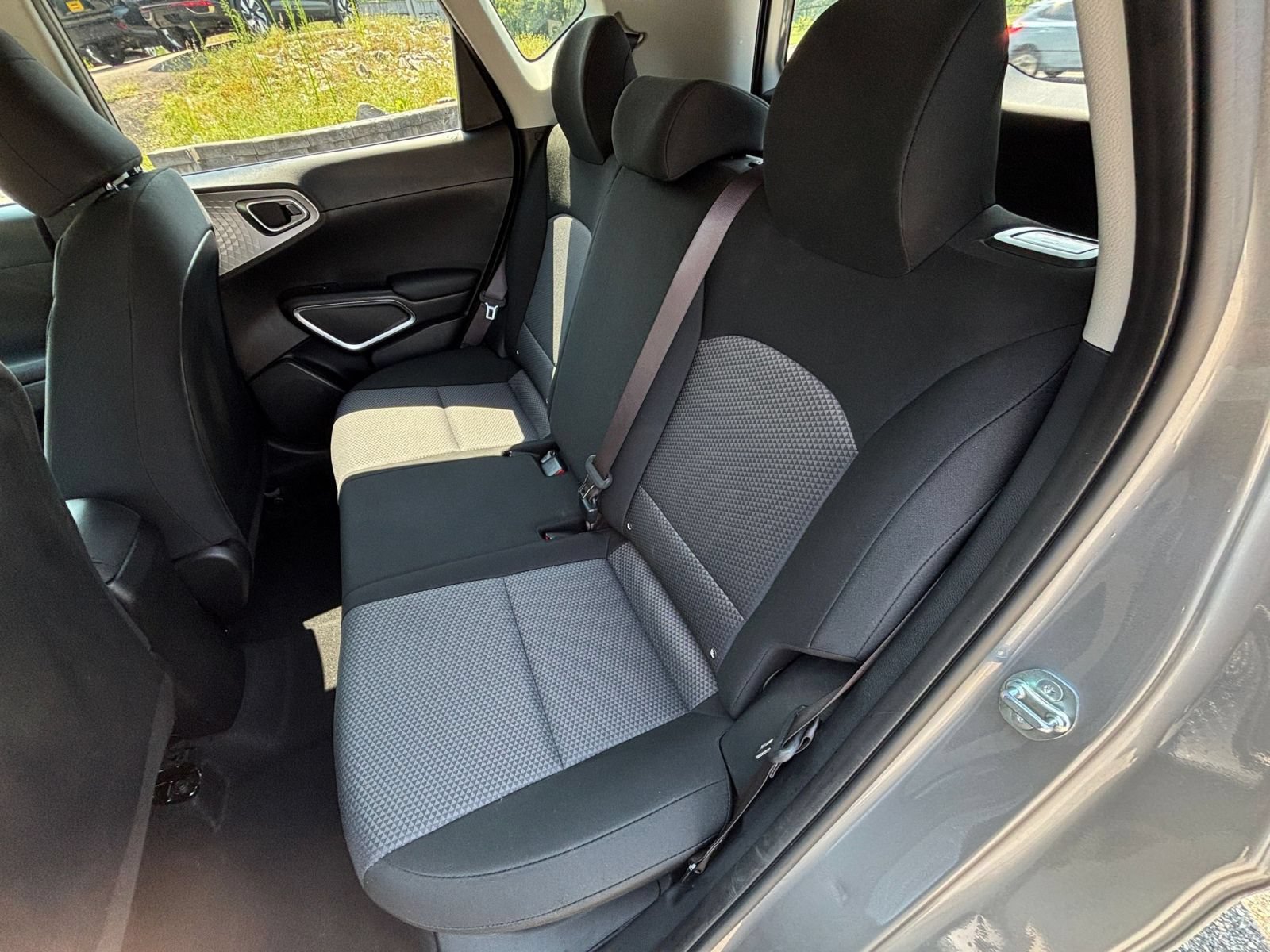 Used 2025 Kia Soul LX w/ LX Technology Package FWD image 34