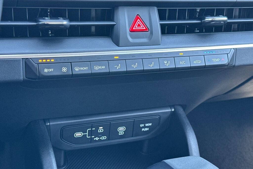 Used 2025 Kia K4 FWD image 21